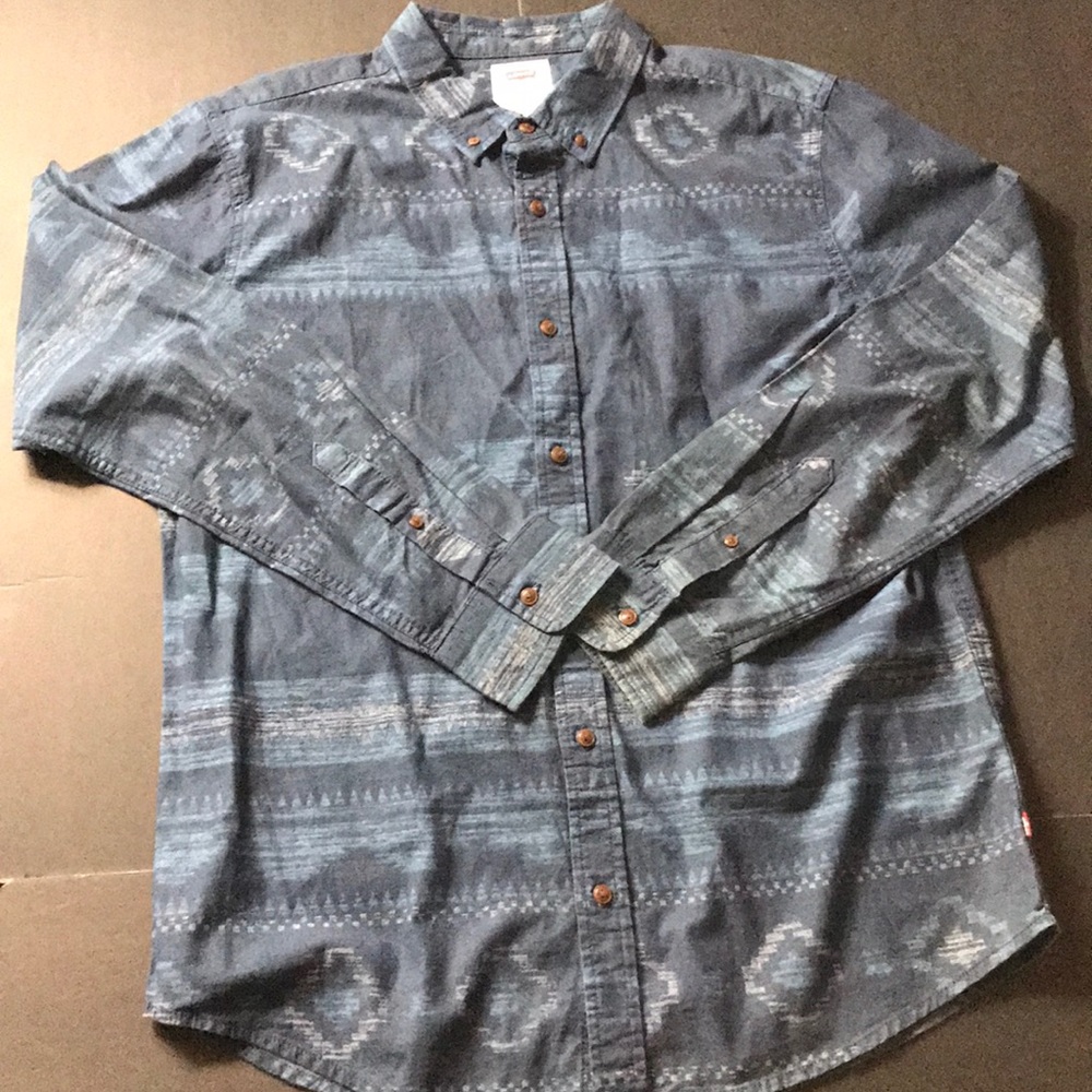 Large Levi’s Long Sleeve Shirt